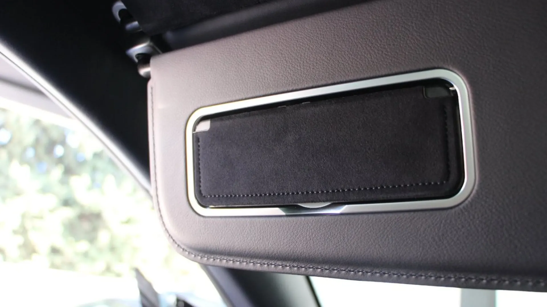 Aston Martin DBX — photo 30