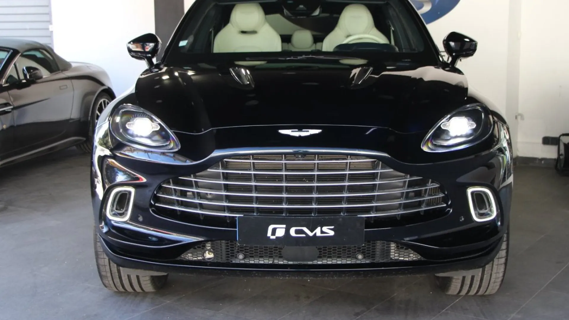 Aston Martin DBX — photo 2