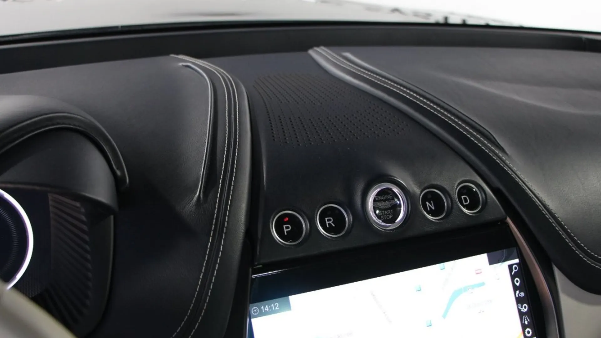 Aston Martin DBX — photo 19