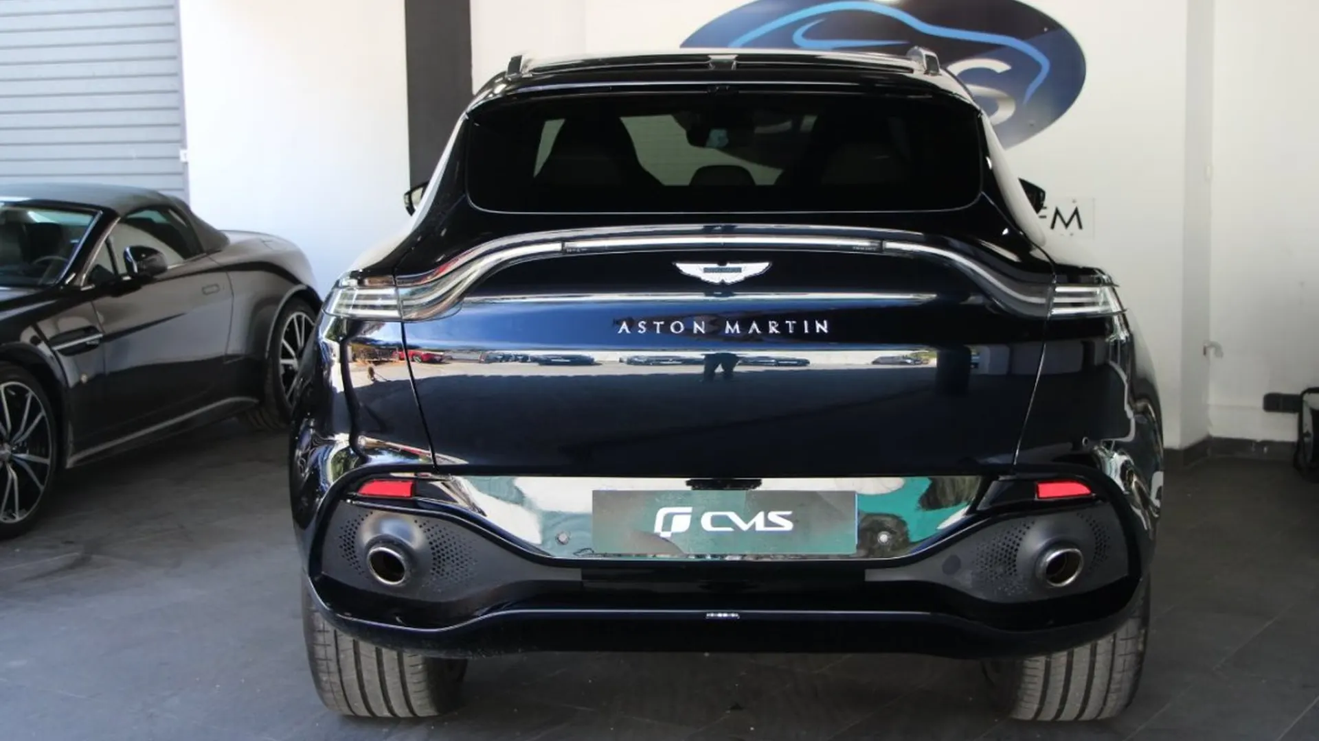 Aston Martin DBX — photo 7