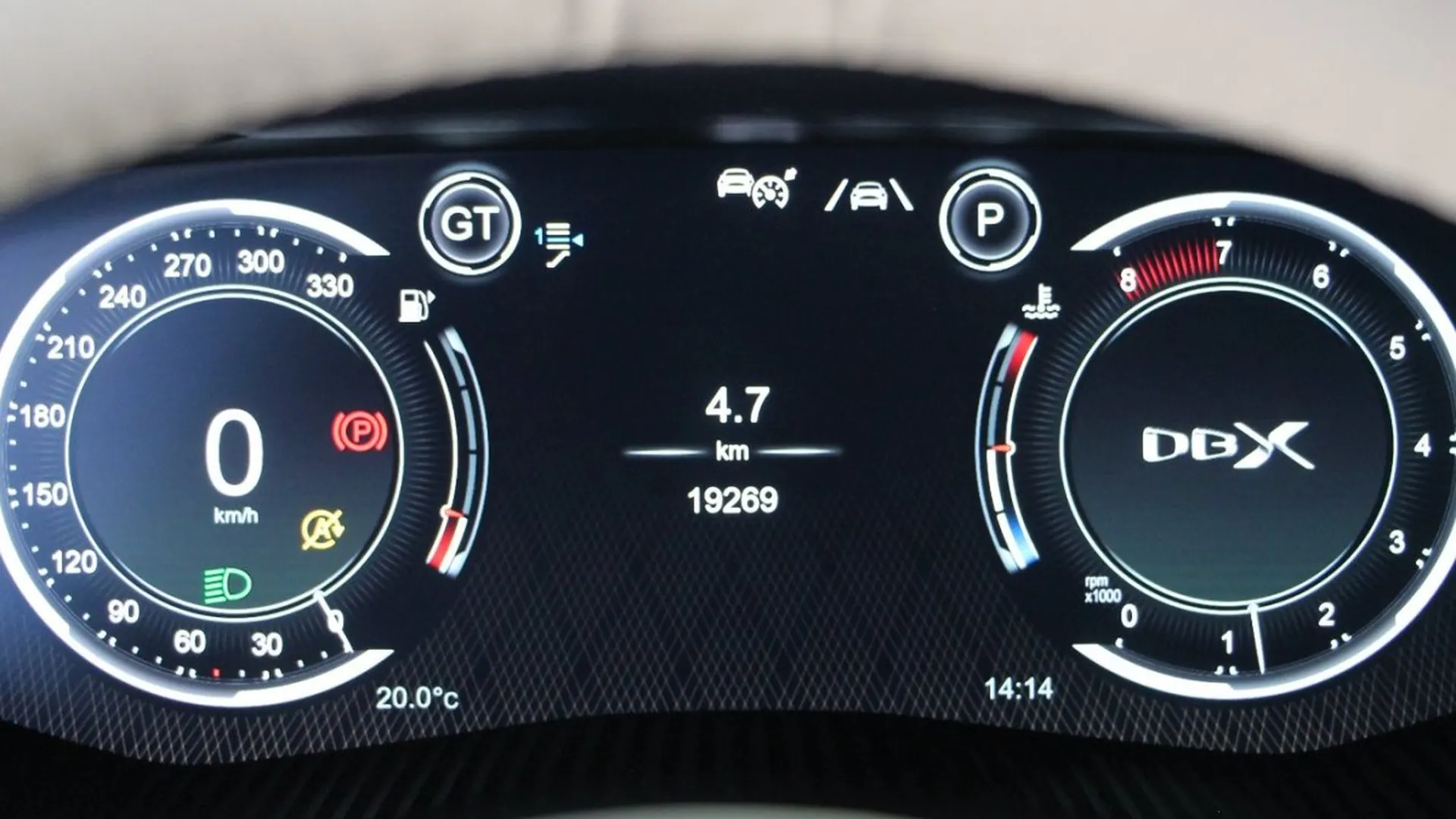 Aston Martin DBX — photo 25
