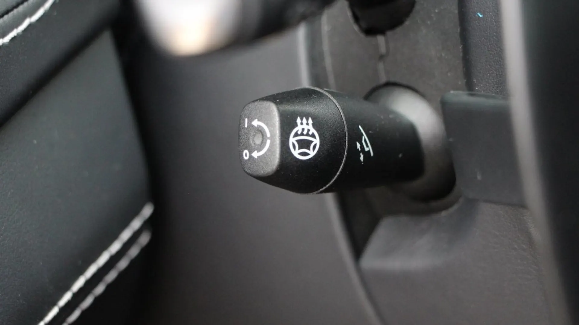 Aston Martin DBX — photo 24
