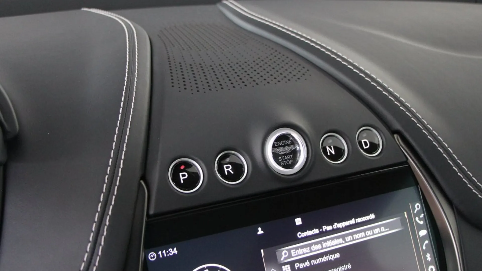 Aston Martin DBX — photo 19