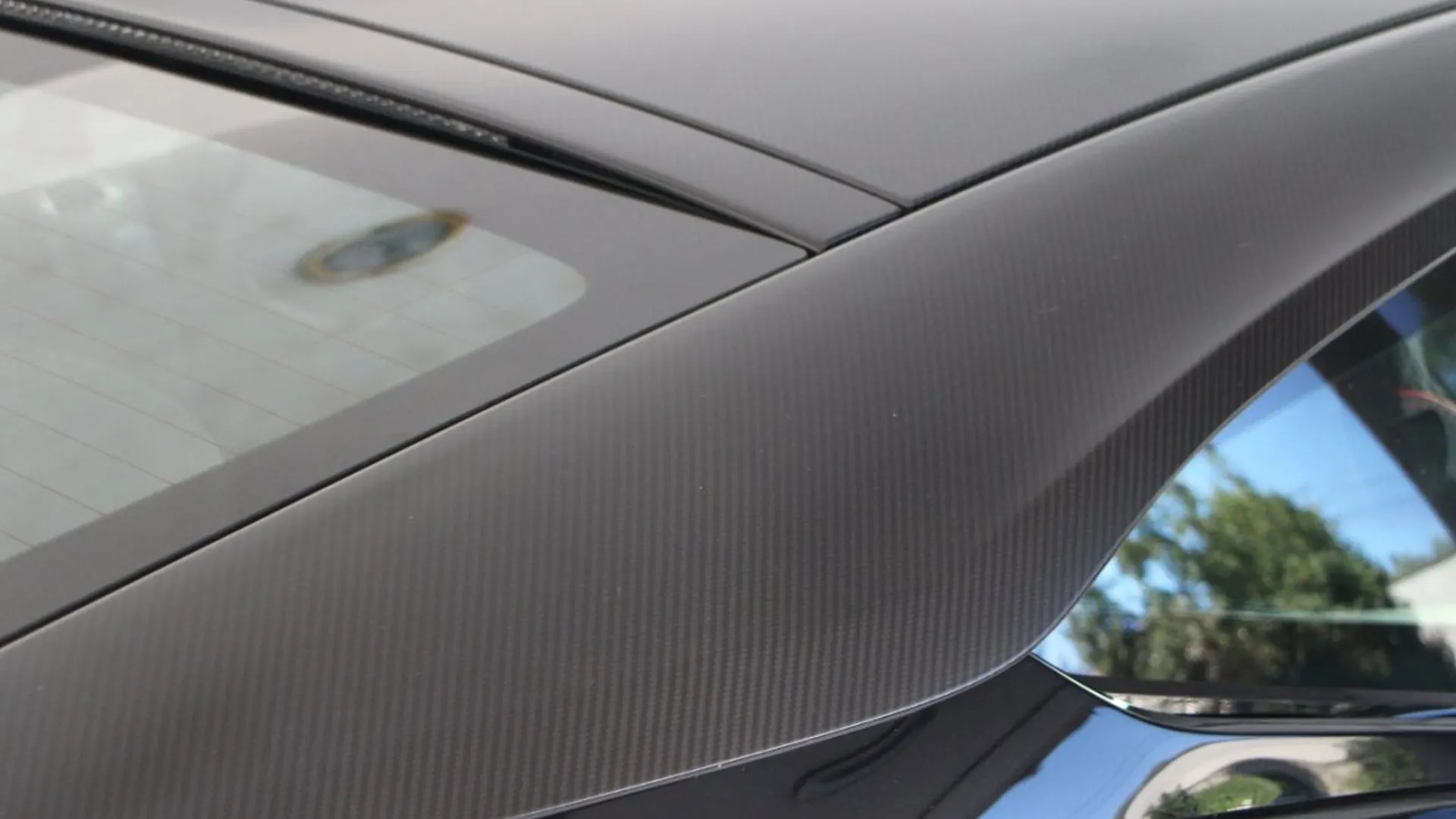 Aston Martin DBS — photo 9