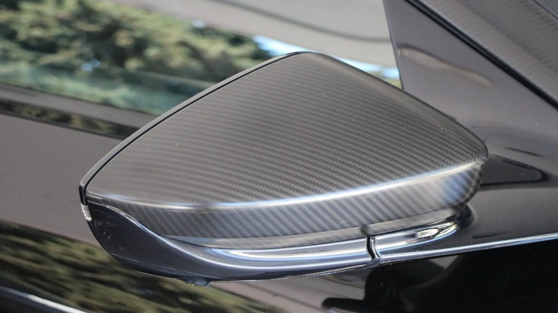 Aston Martin DBS — photo 8