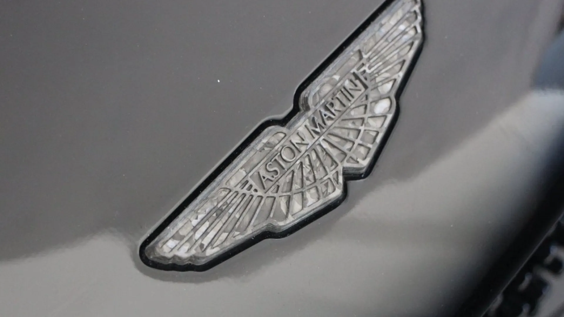 Aston Martin DBS — photo 12