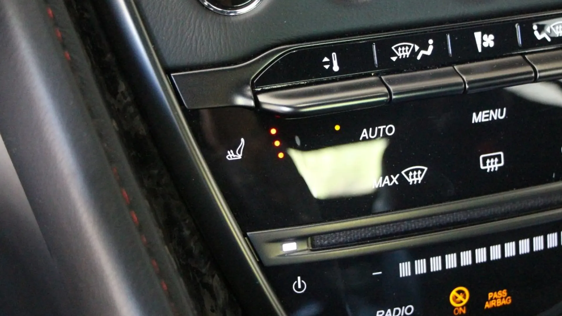 Aston Martin DBS — photo 28