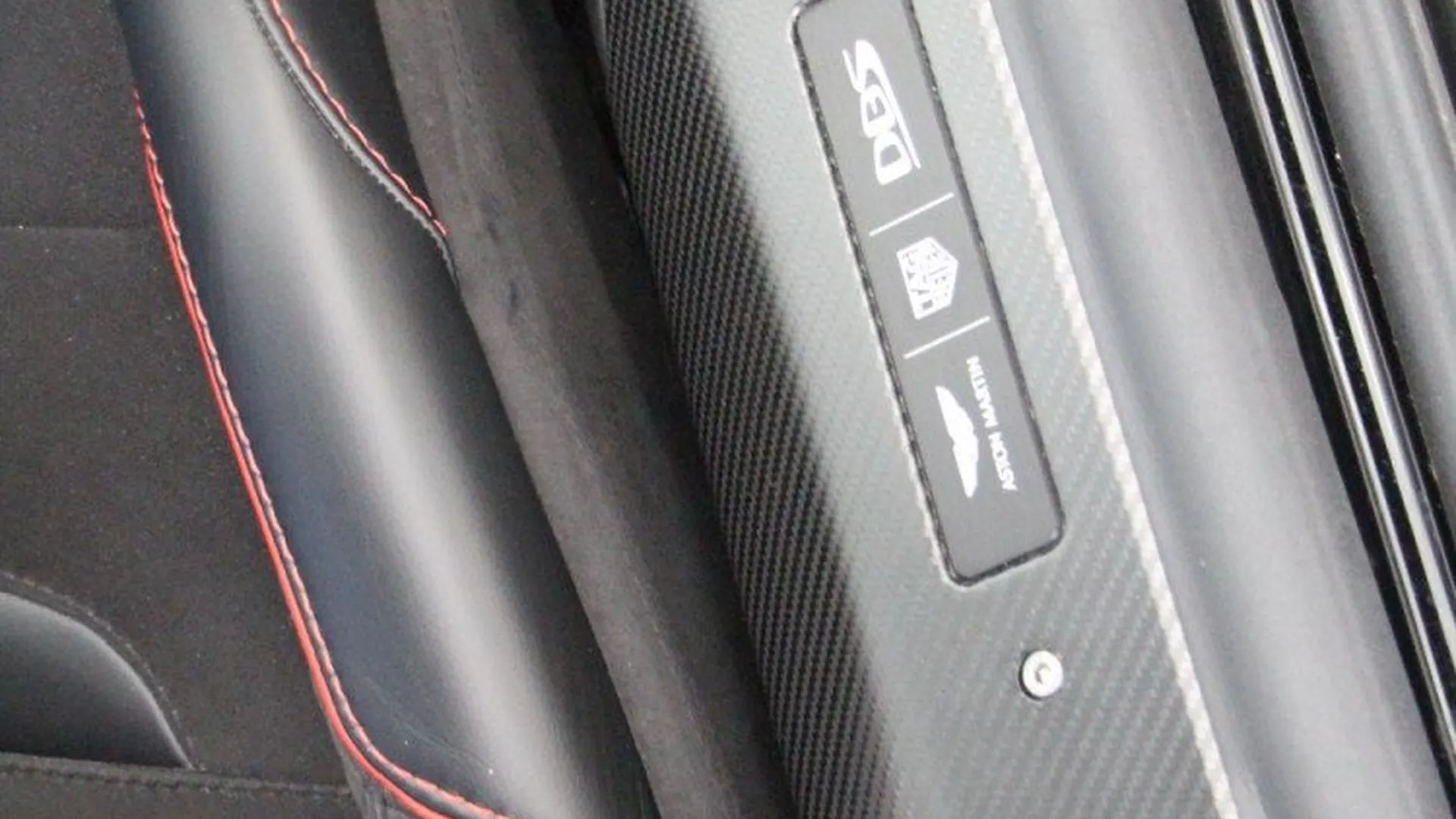 Aston Martin DBS — photo 37
