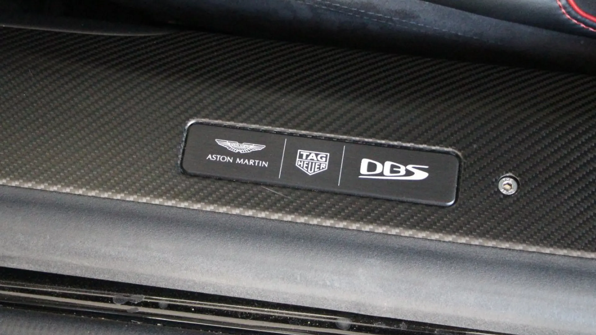 Aston Martin DBS — photo 19
