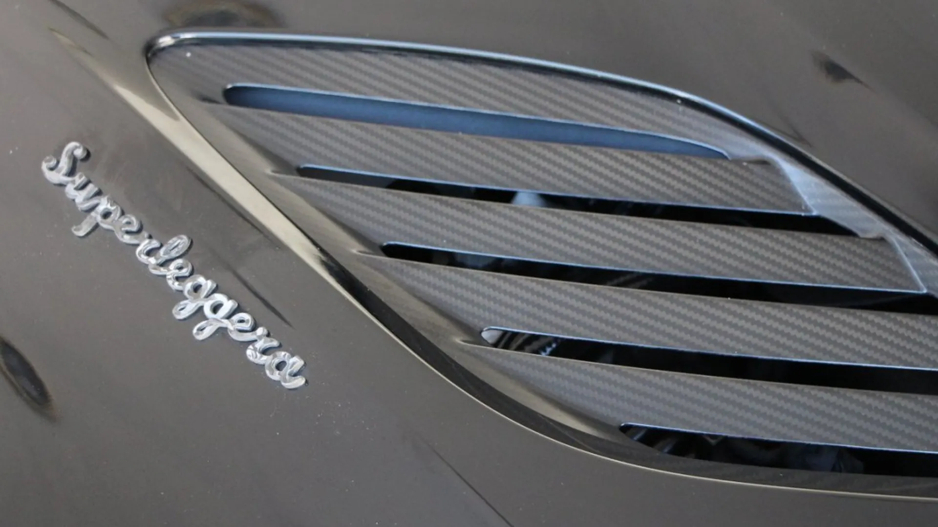 Aston Martin DBS — photo 5