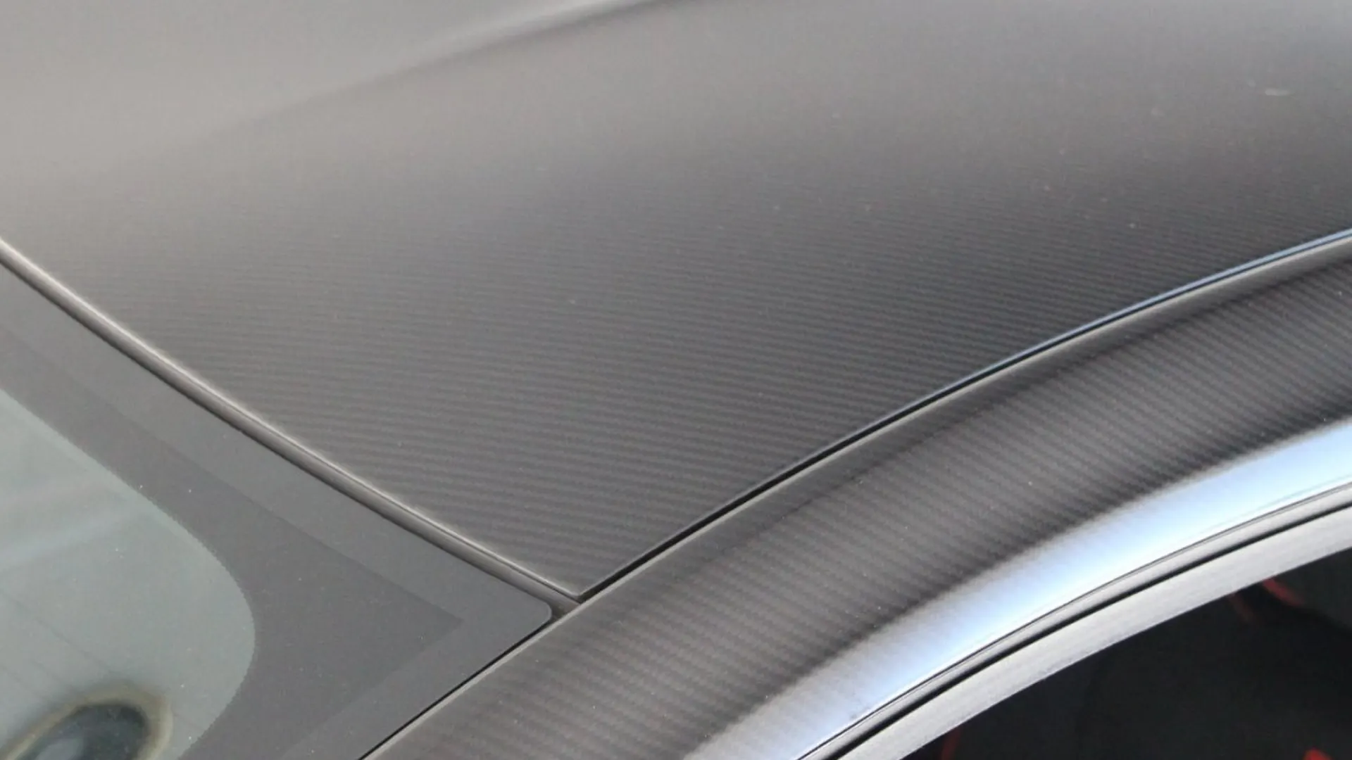 Aston Martin DBS — photo 13