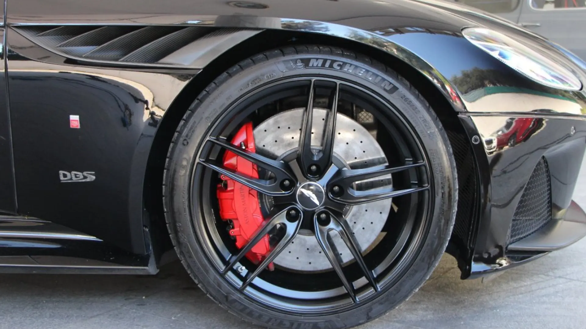 Aston Martin DBS — photo 6