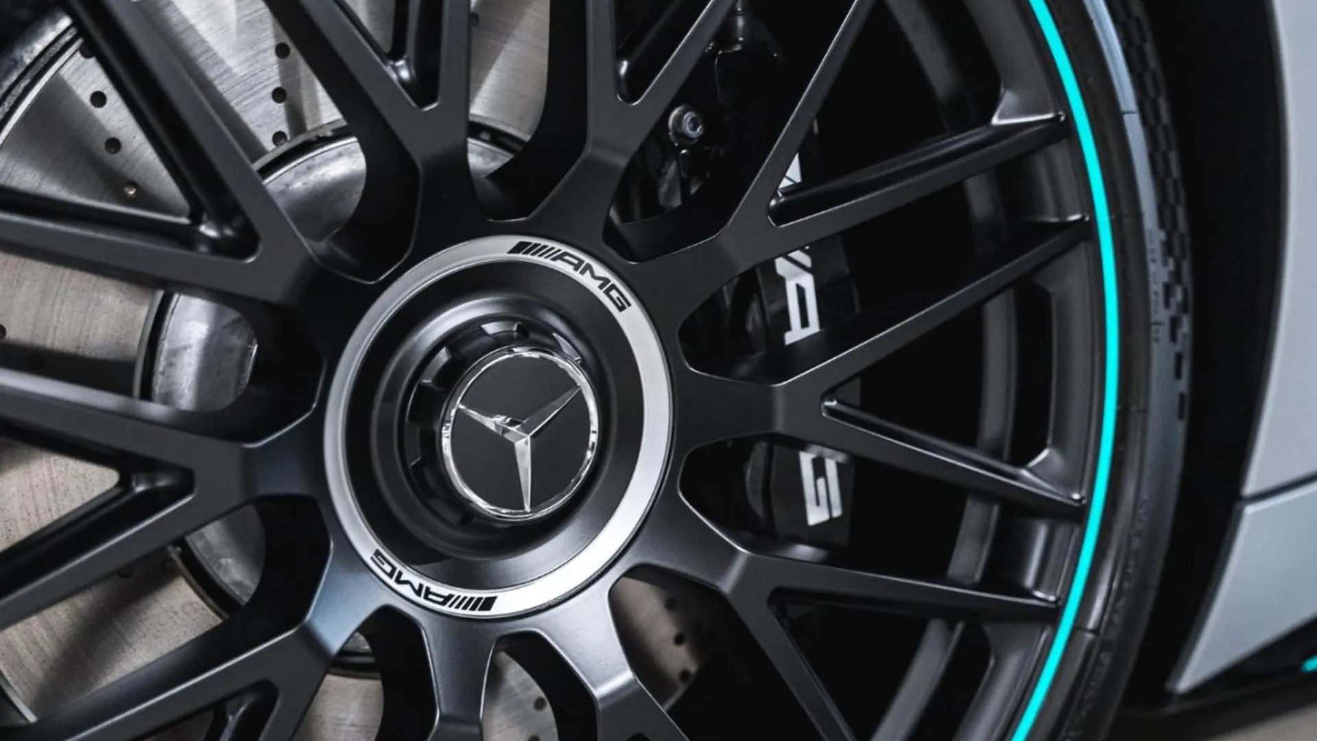 Mercedes-Benz SL — photo 14