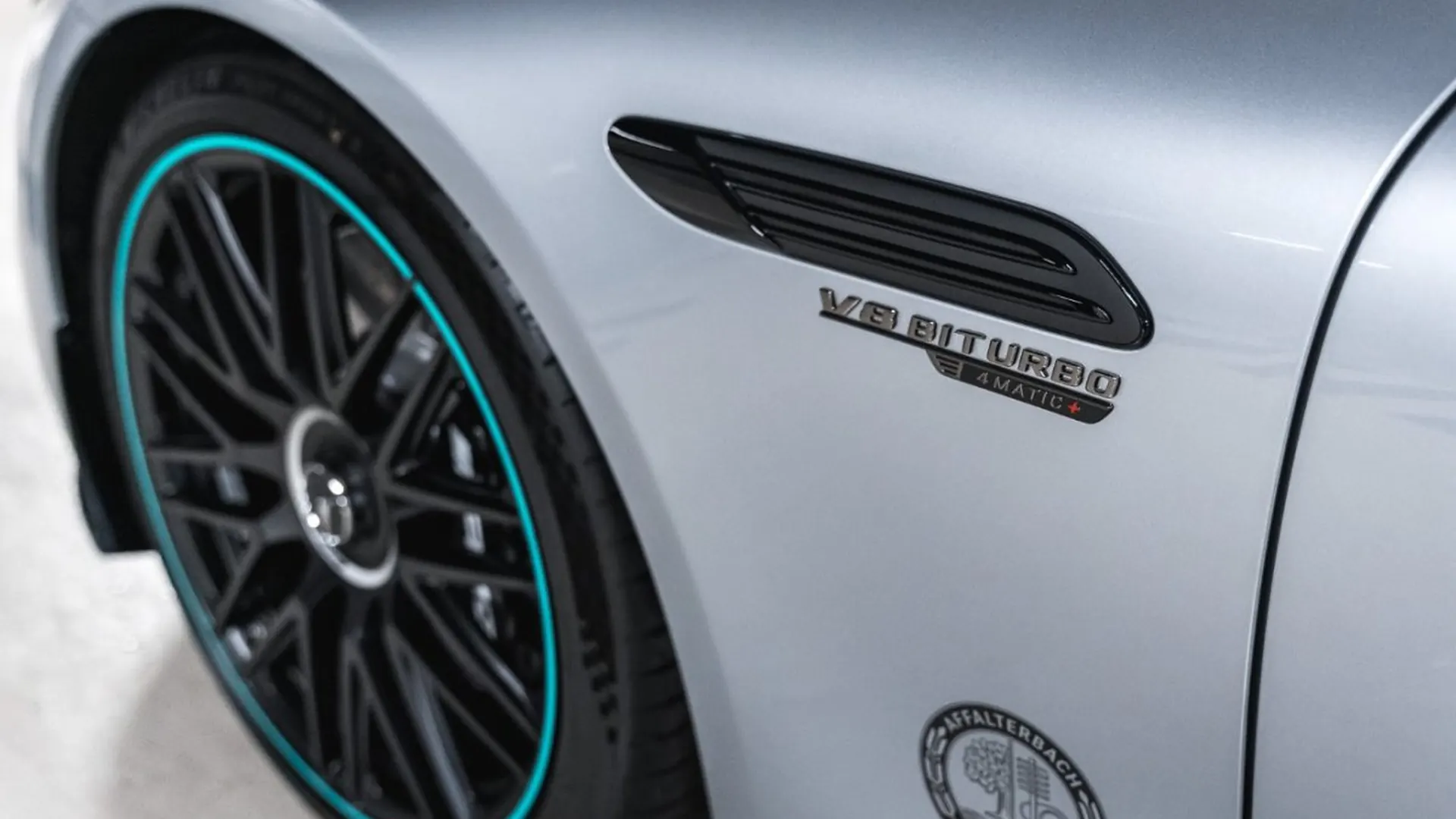 Mercedes-Benz SL — photo 12