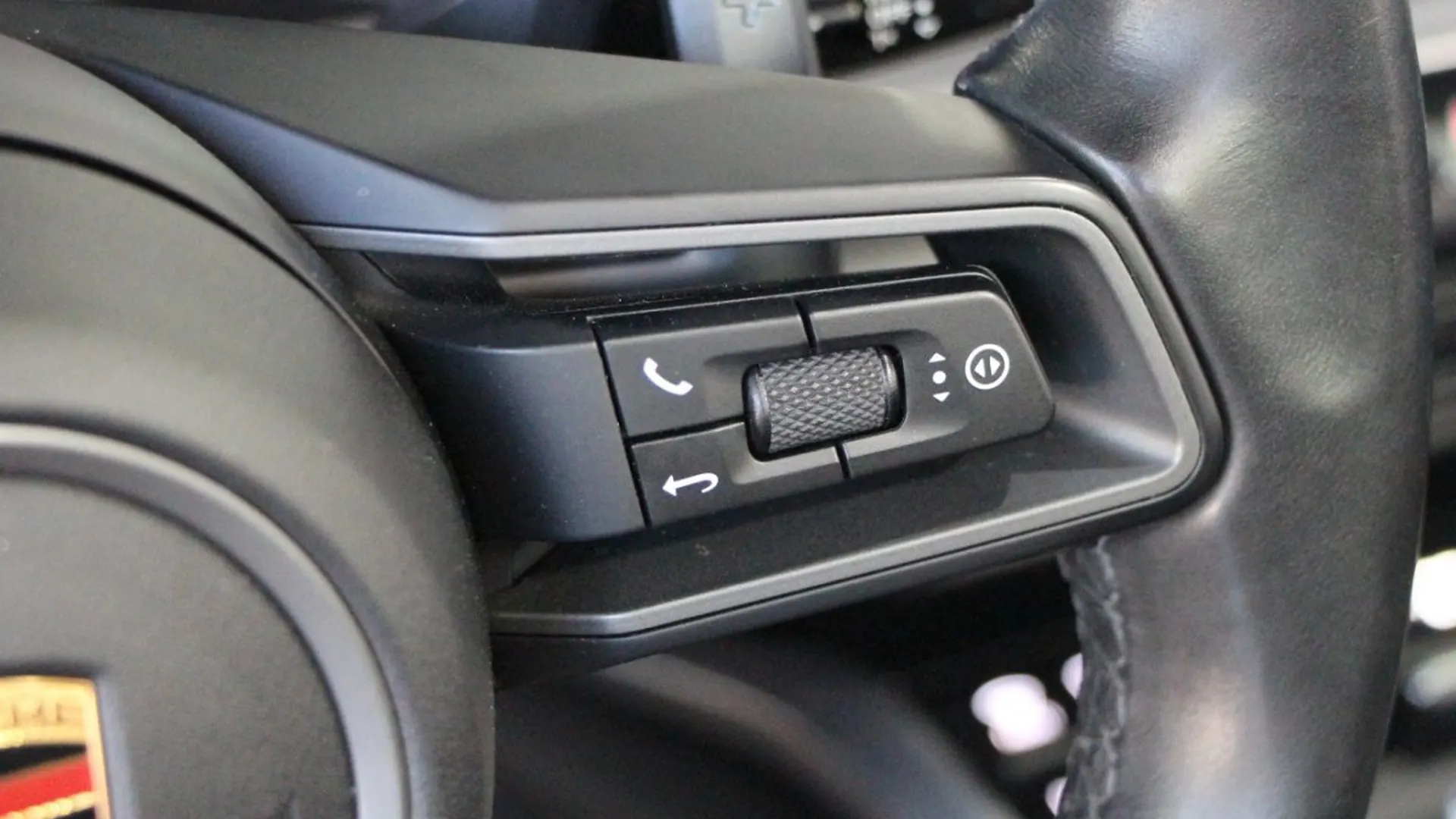 Porsche 911 — photo 15