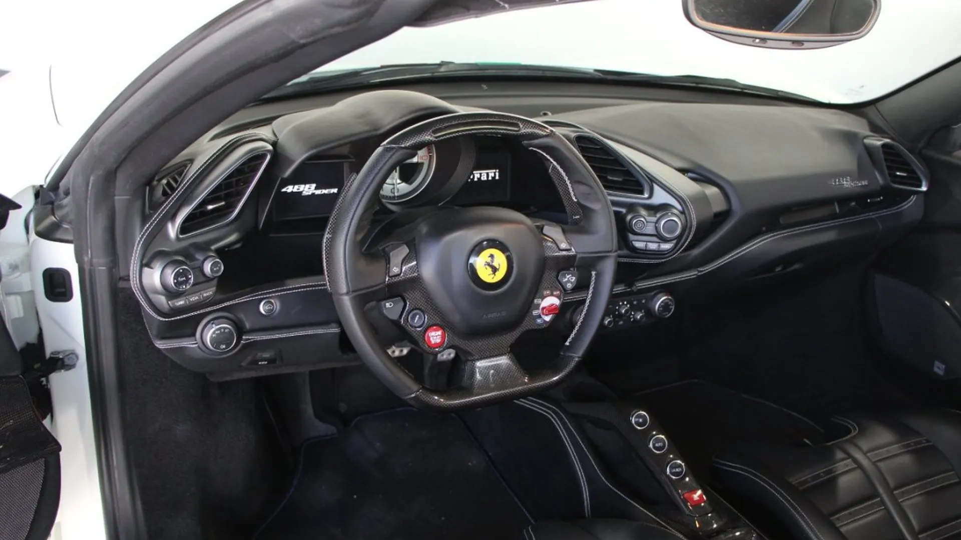 Ferrari 488 — photo 12
