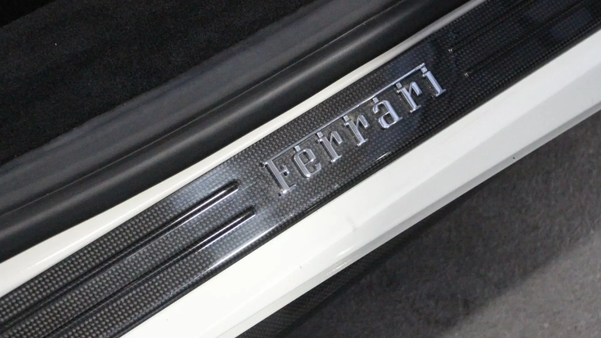 Ferrari 488 — photo 22