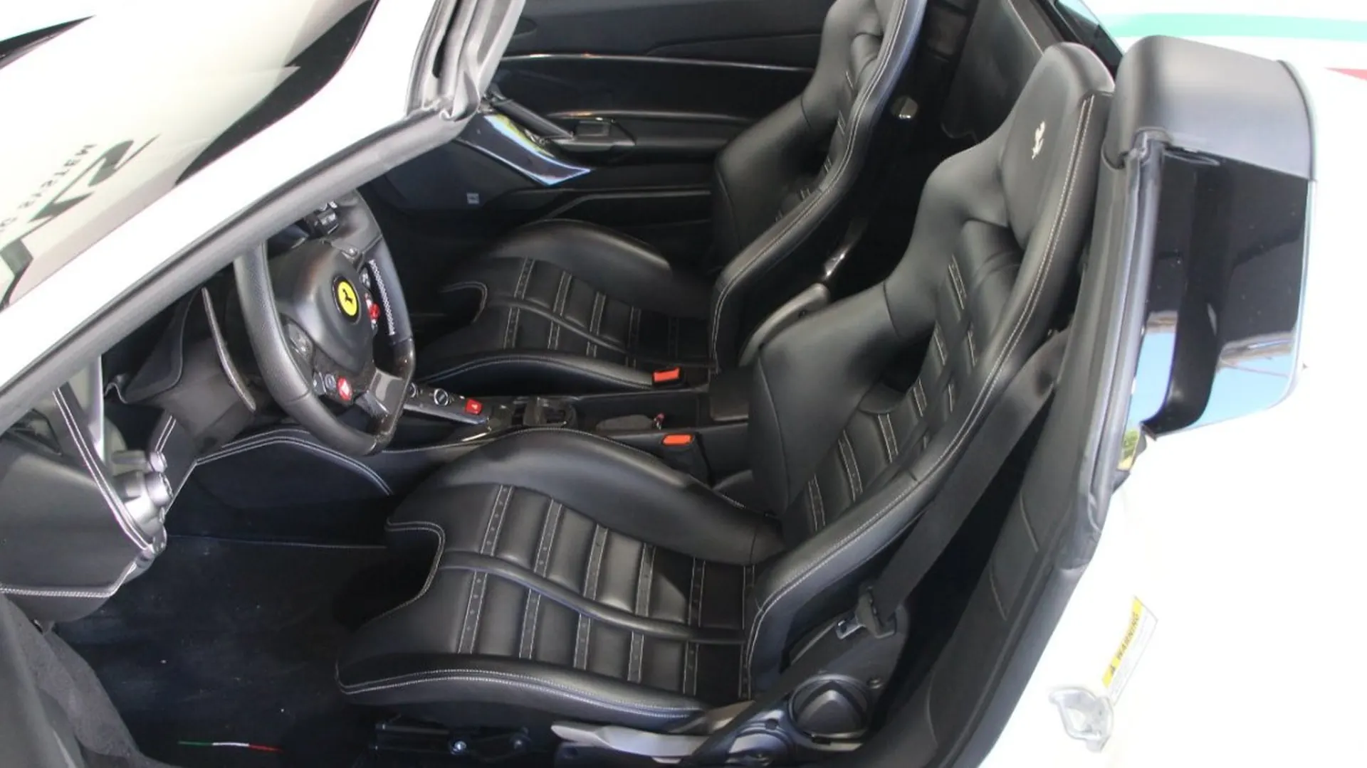 Ferrari 488 — photo 13