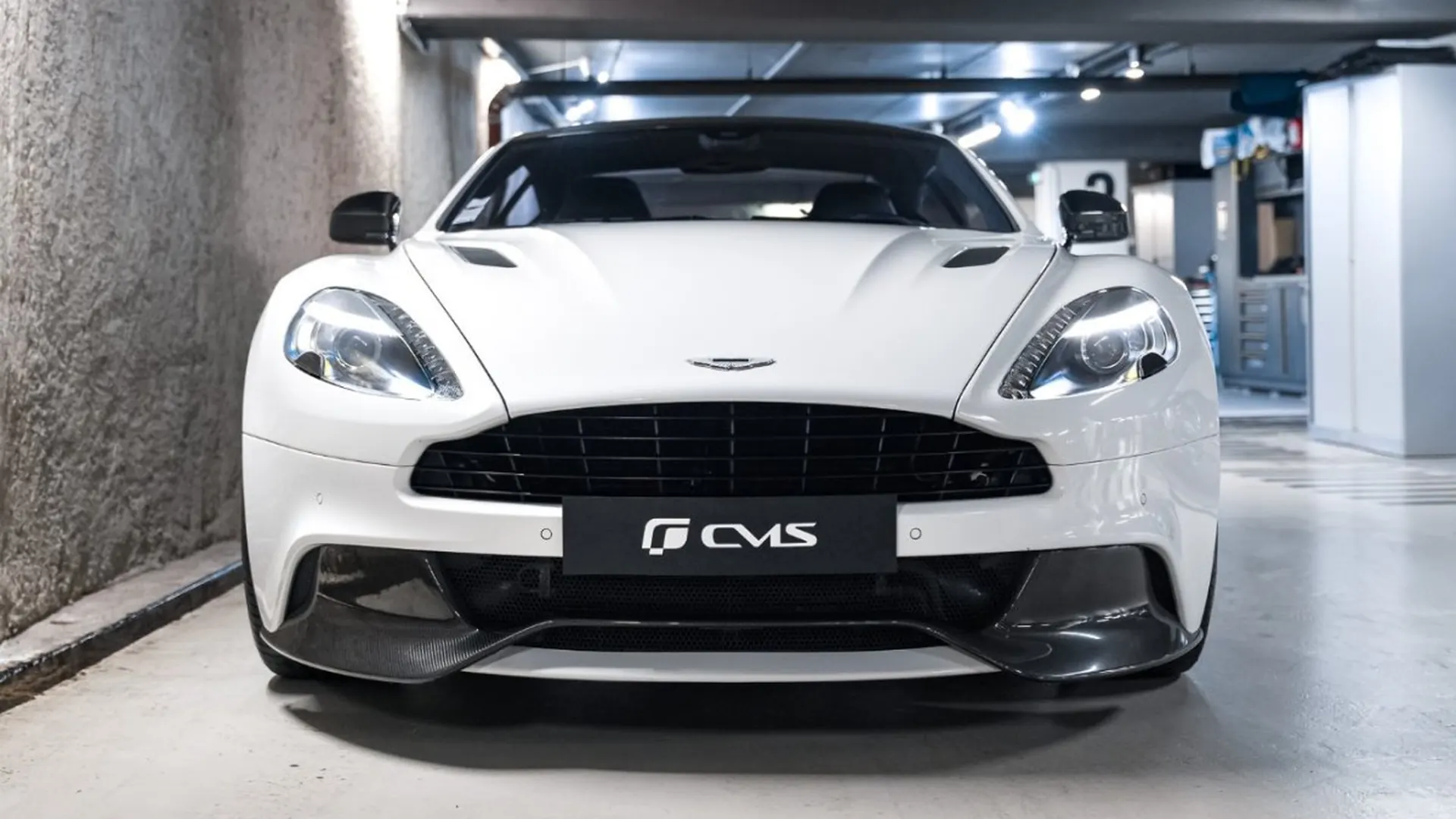 Aston Martin Vanquish — photo 2