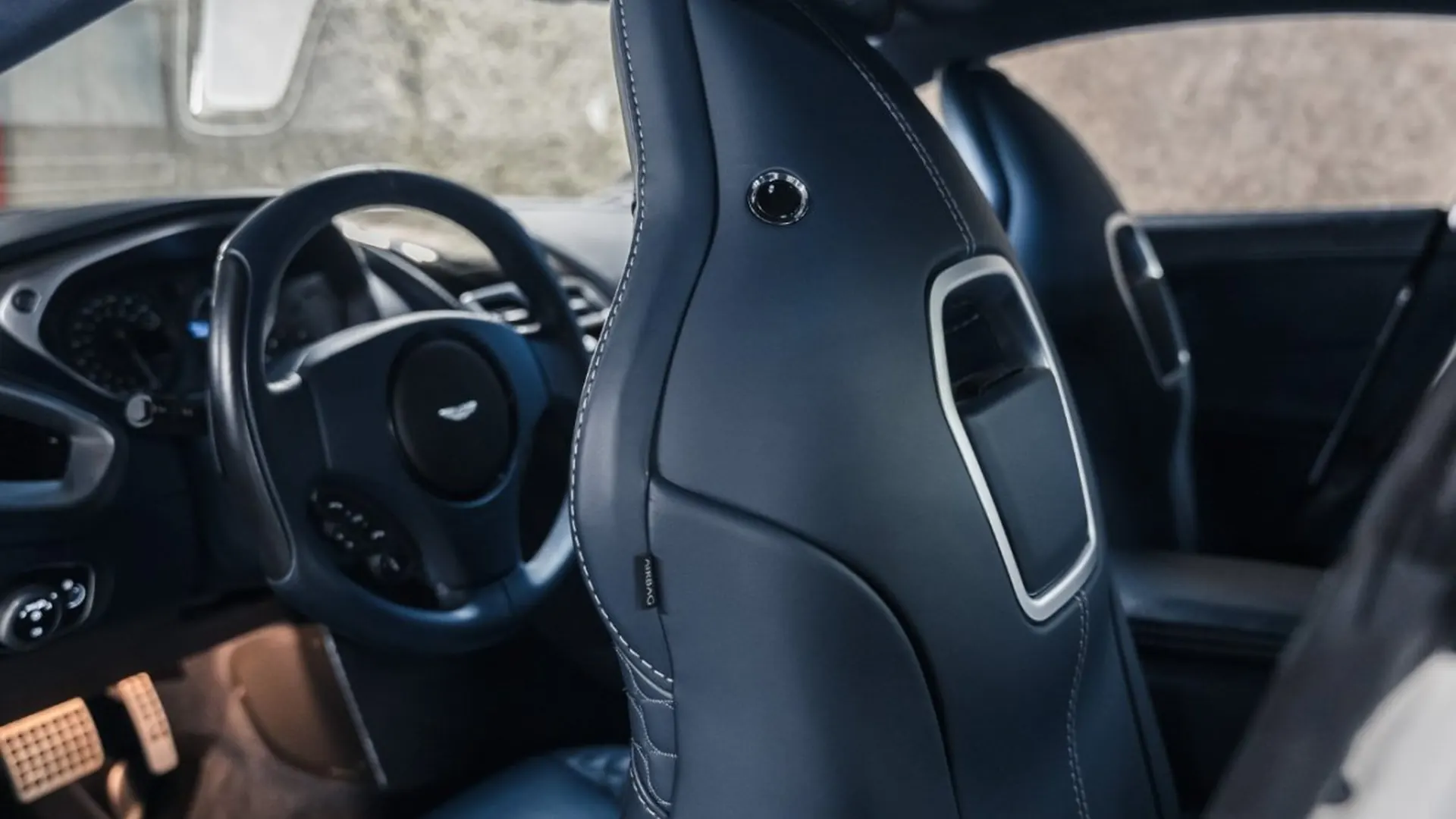 Aston Martin Vanquish — photo 43
