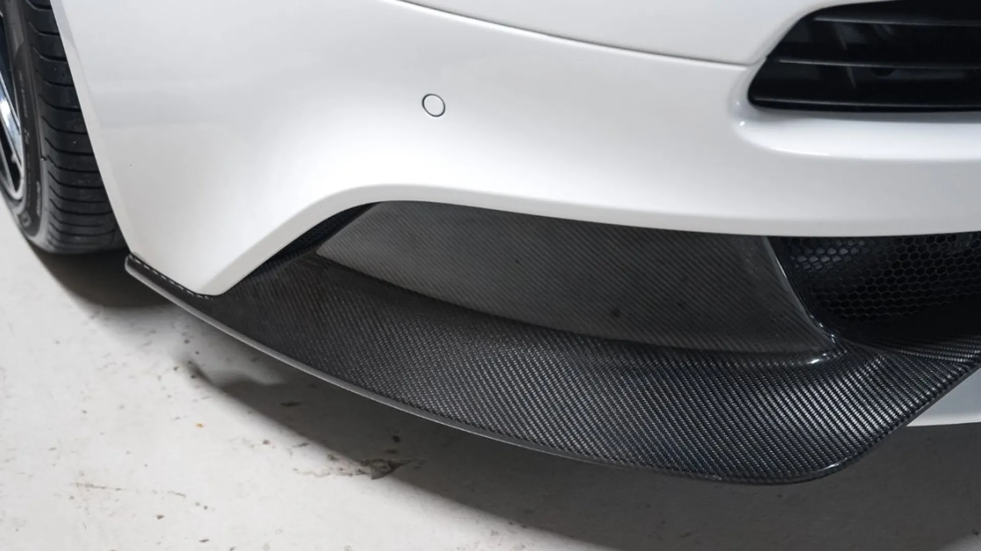 Aston Martin Vanquish — photo 7