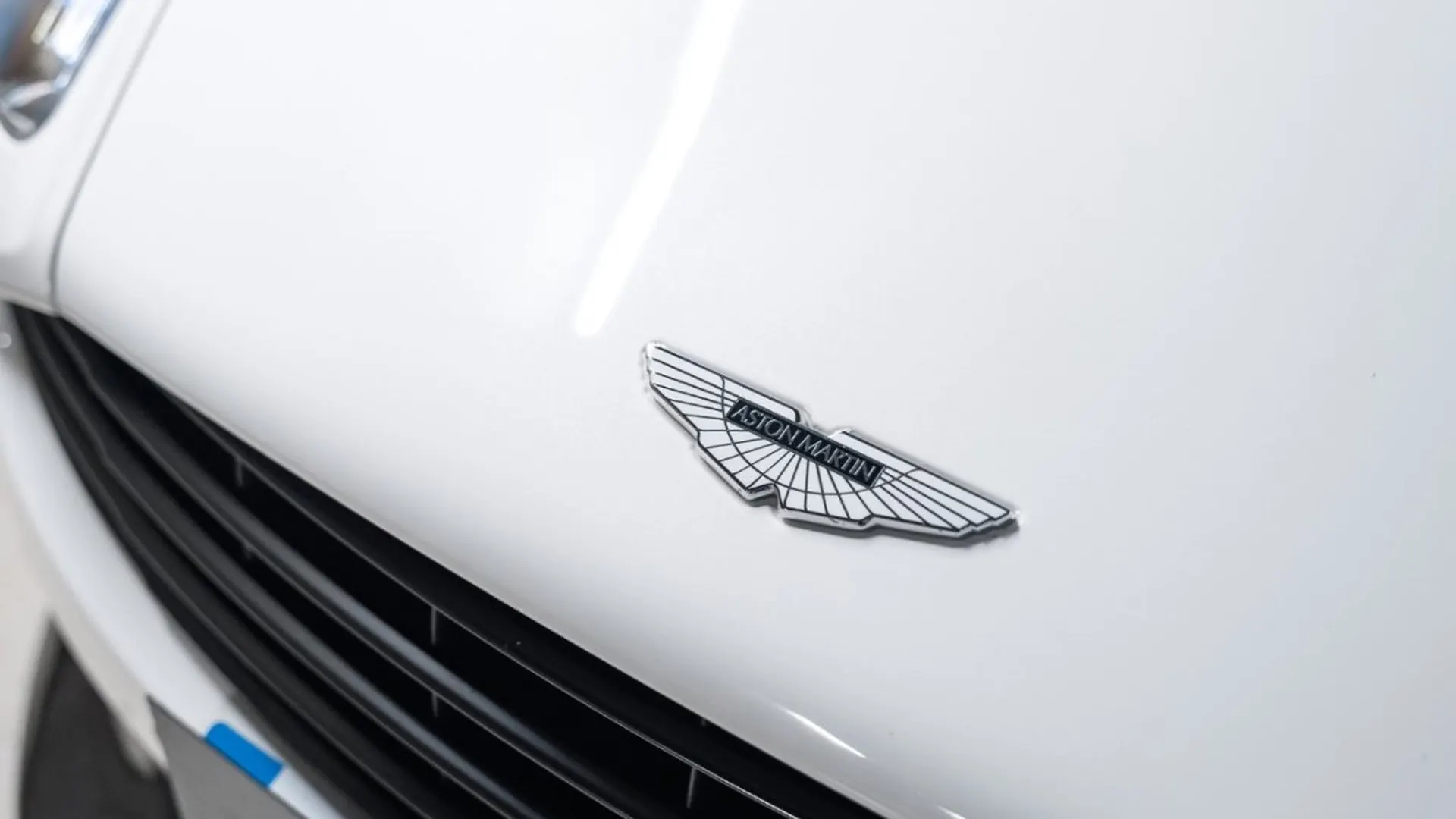 Aston Martin Vanquish — photo 5