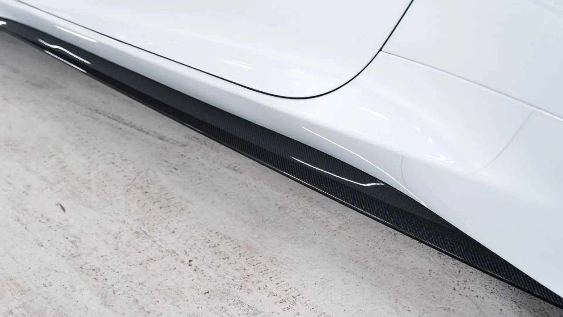 Aston Martin Vanquish — photo 14