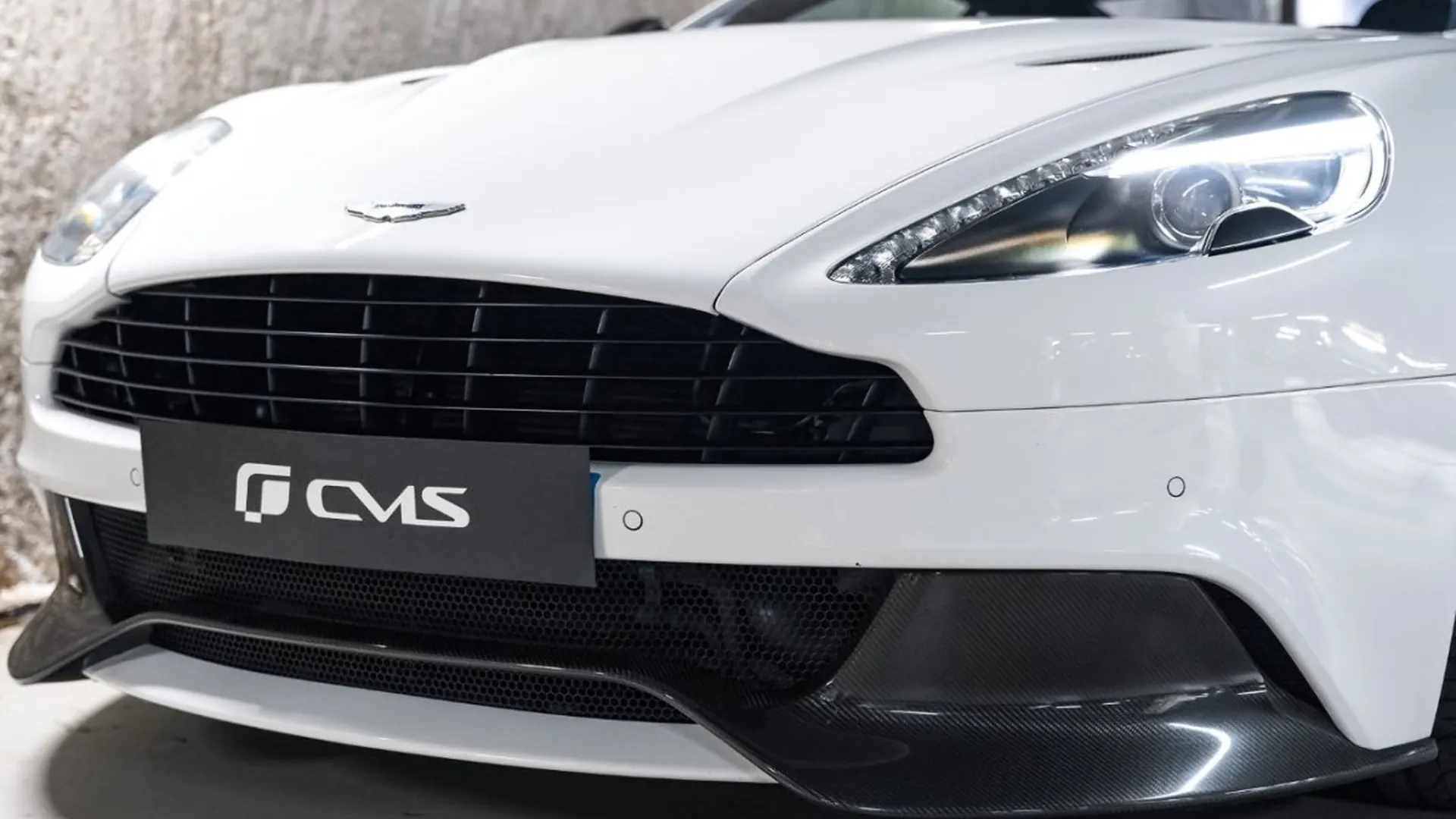 Aston Martin Vanquish — photo 6