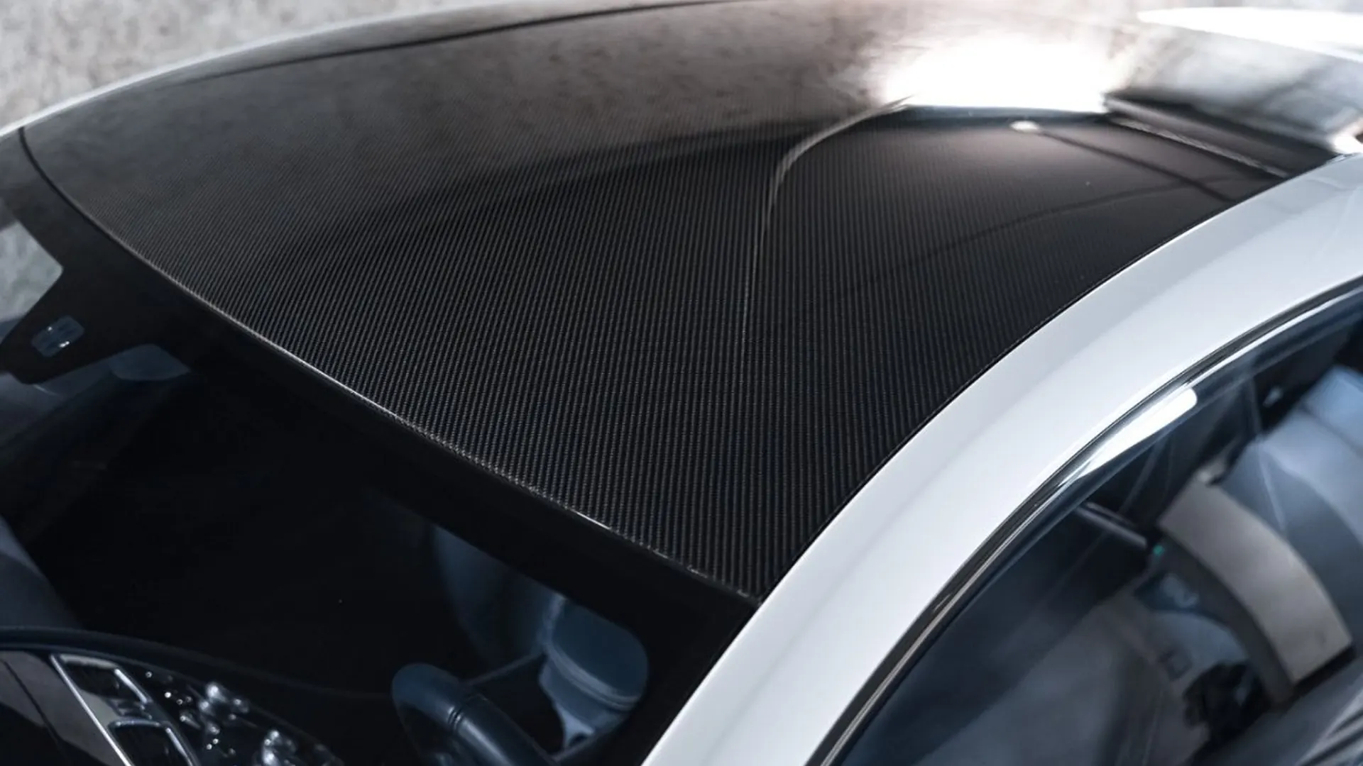 Aston Martin Vanquish — photo 16