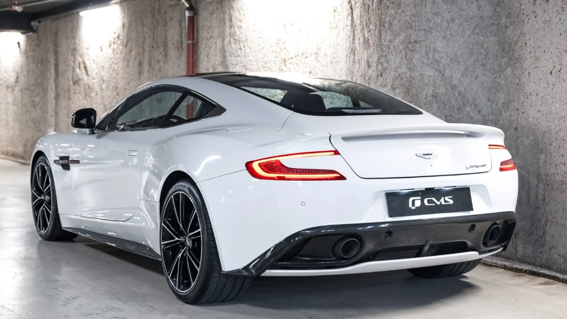 Aston Martin Vanquish — photo 15