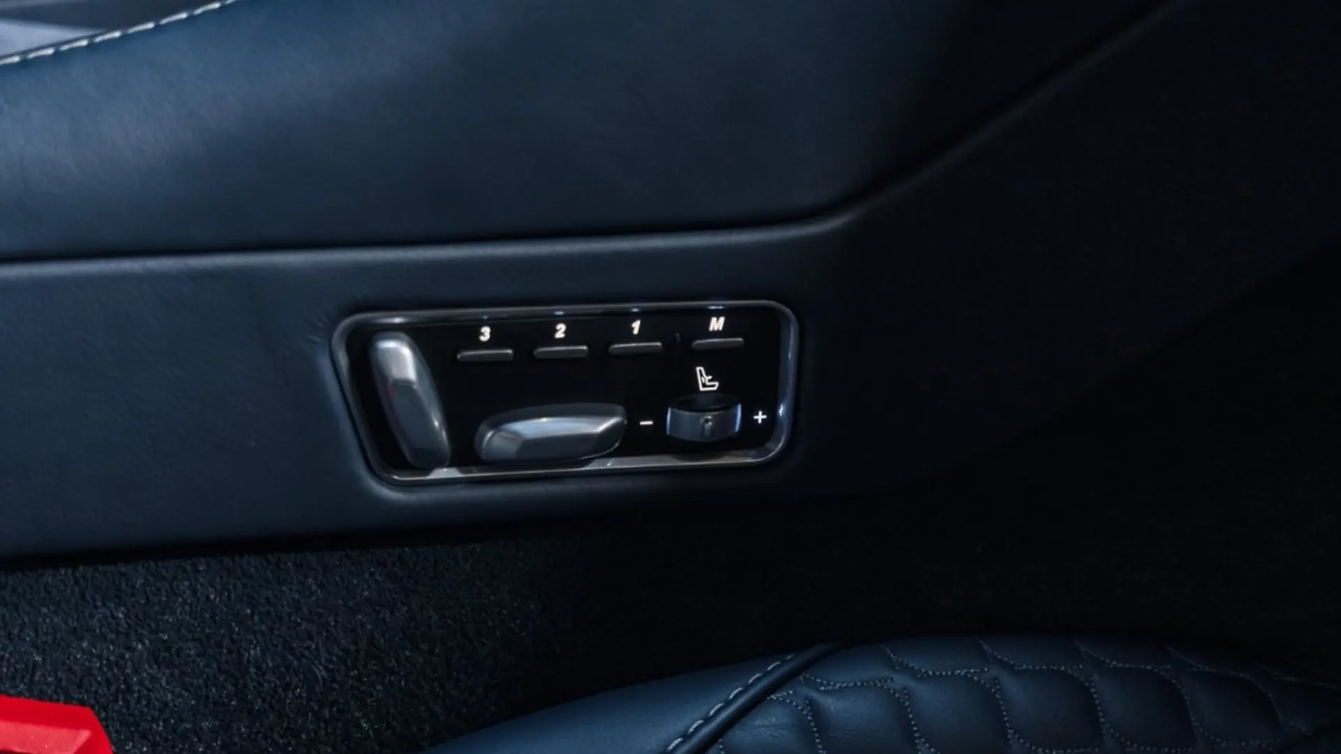 Aston Martin Vanquish — photo 42