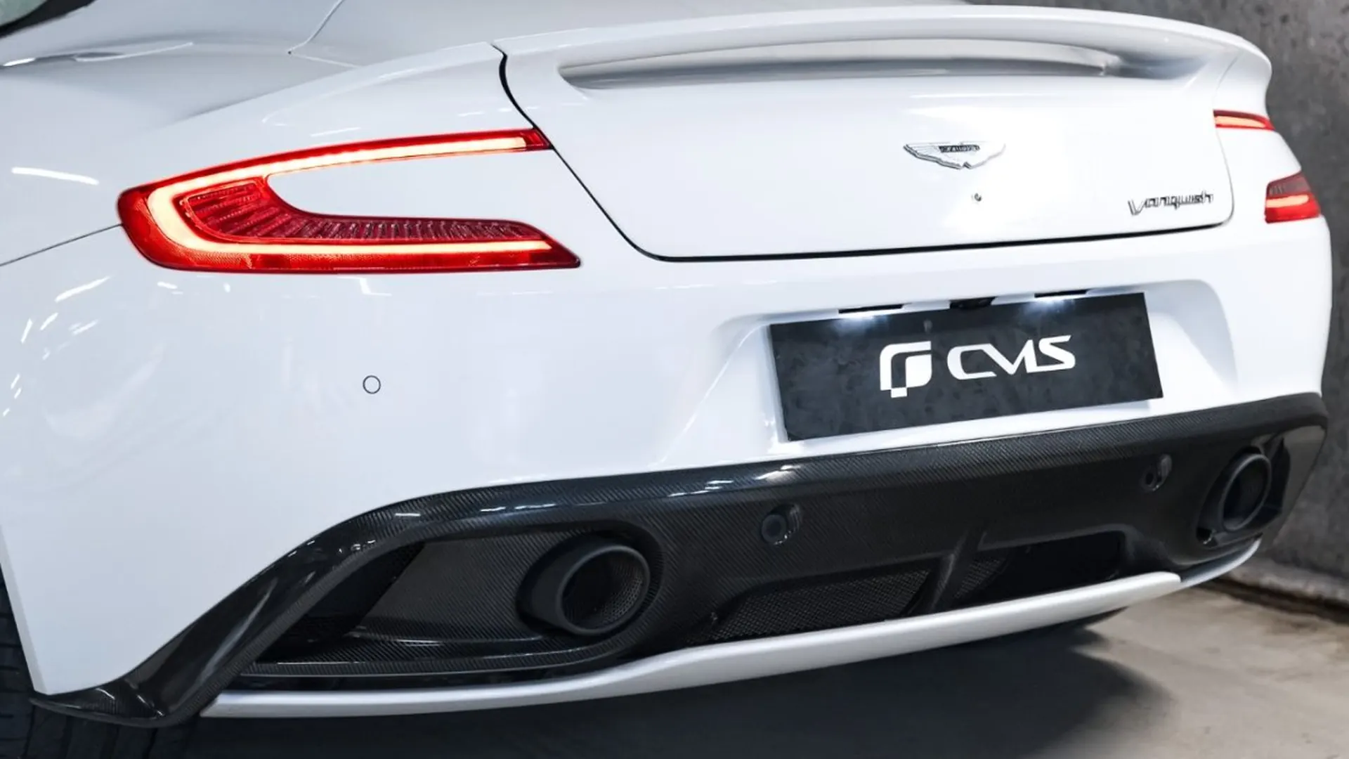 Aston Martin Vanquish — photo 18