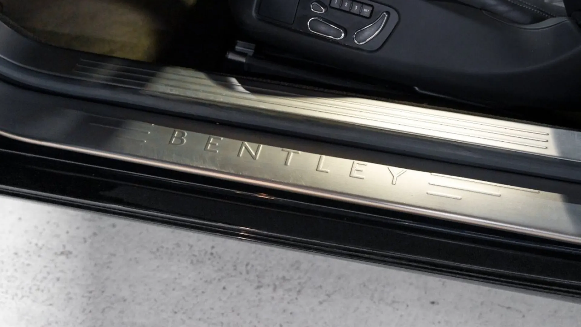 Bentley Continental — photo 21