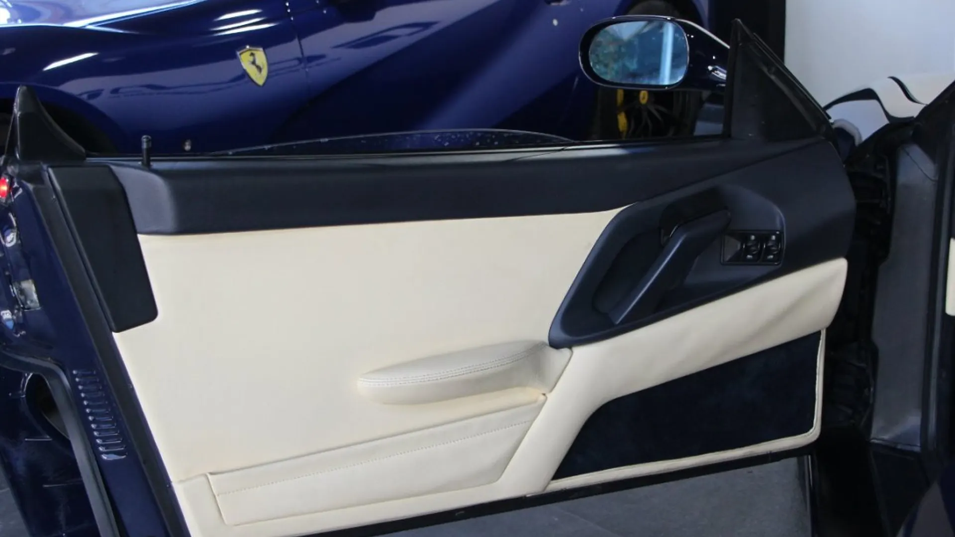 Ferrari F355 — photo 17