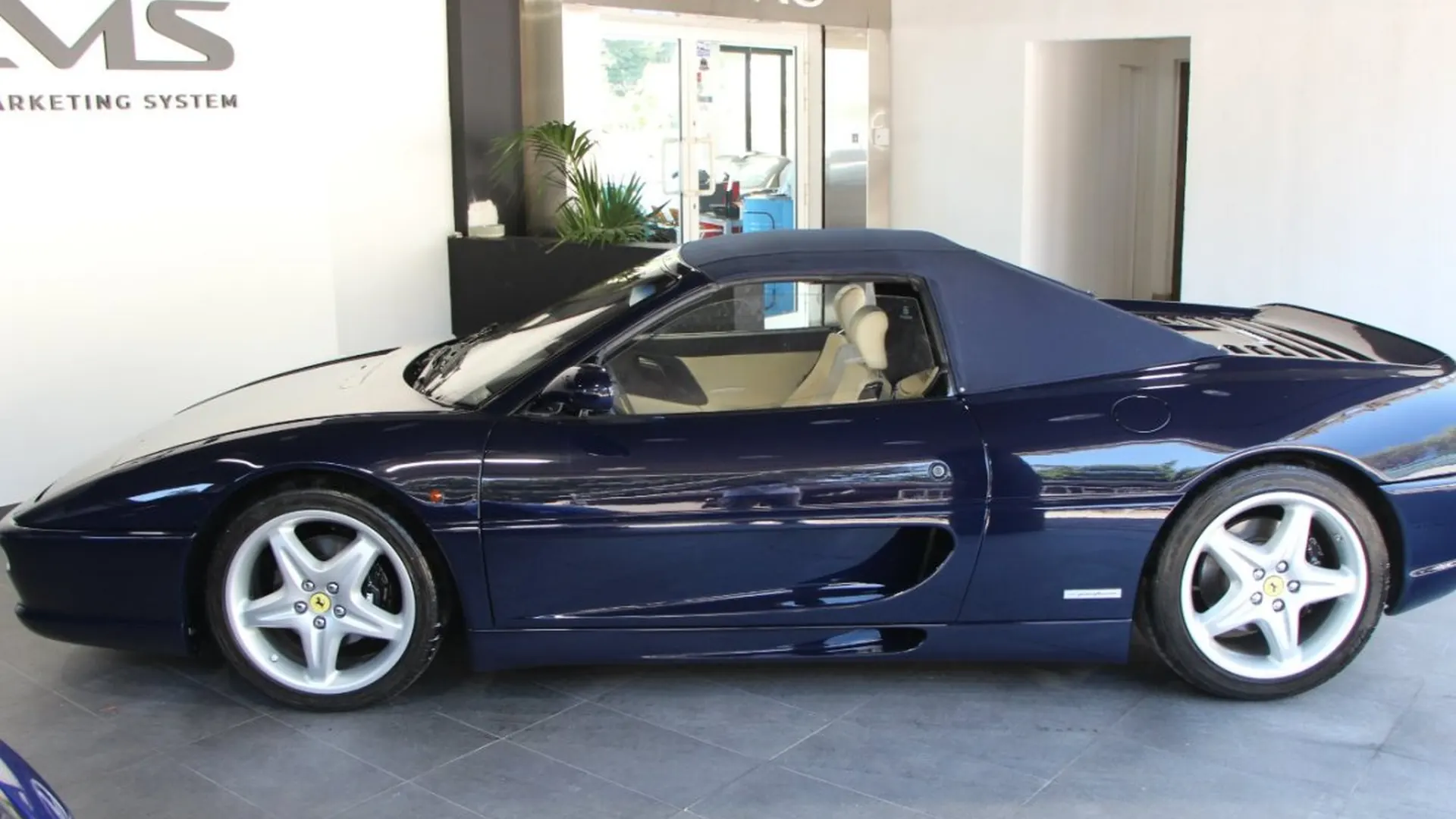Ferrari F355 — photo 8