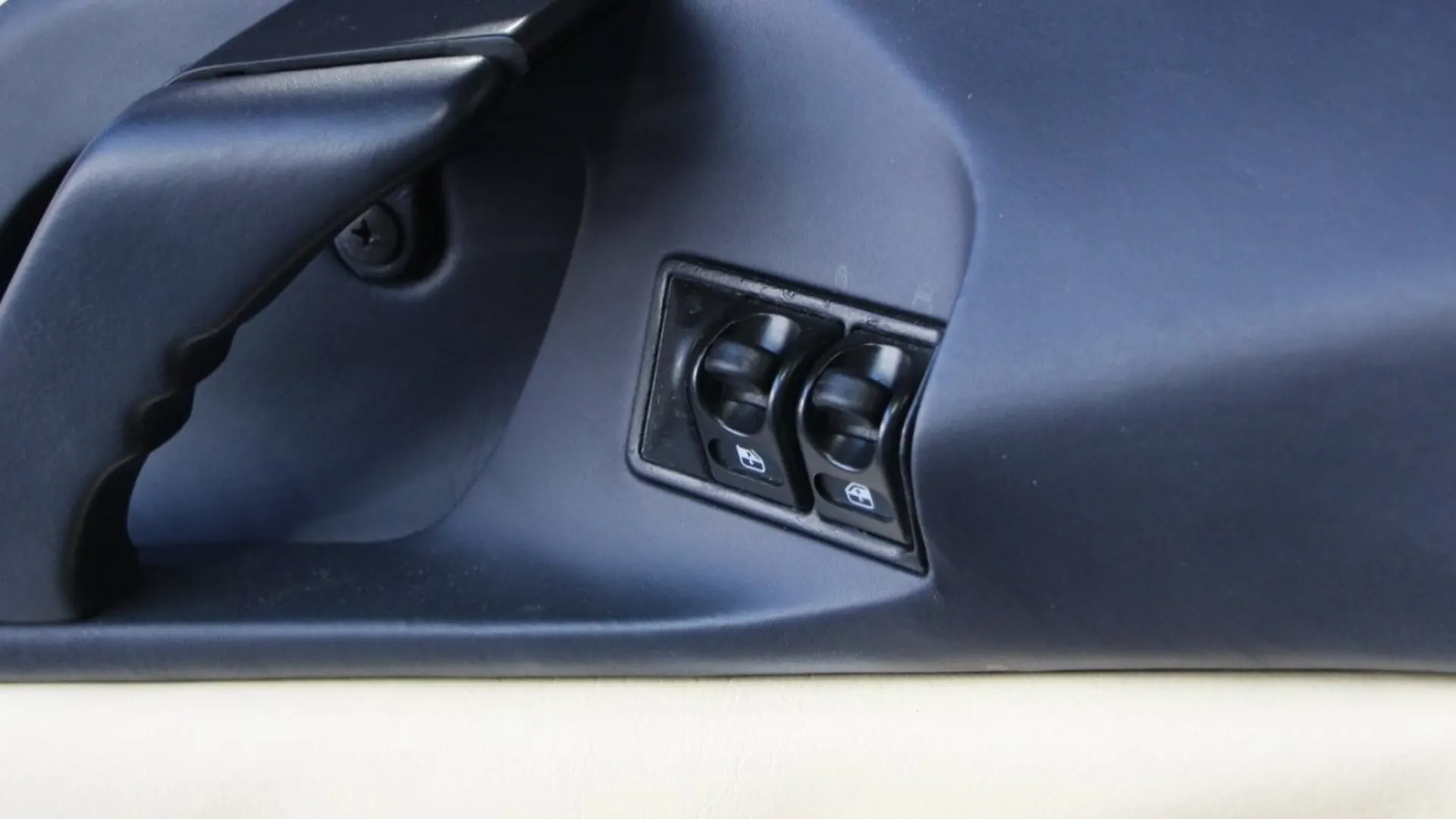 Ferrari F355 — photo 25