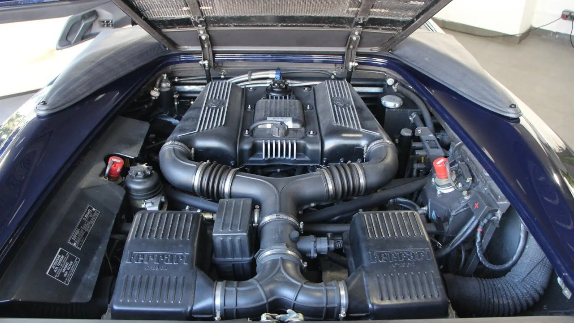Ferrari F355 — photo 32