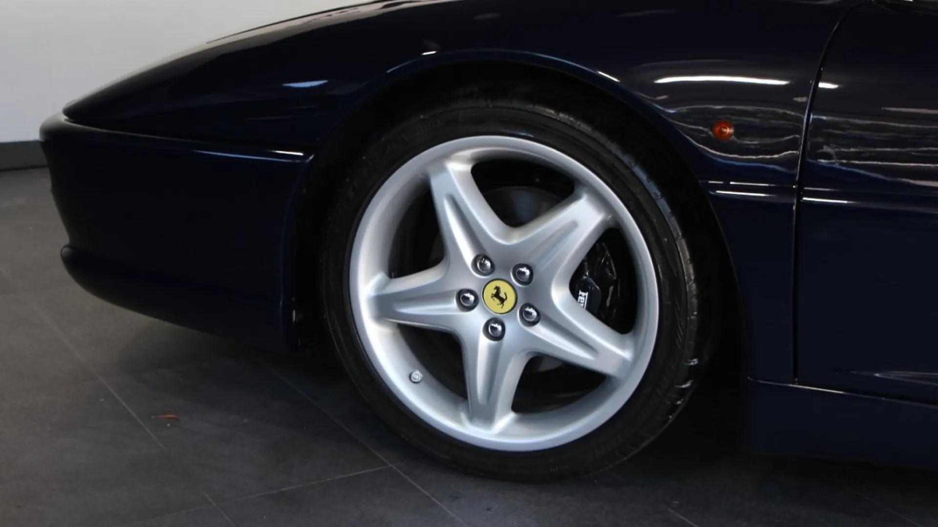 Ferrari F355 — photo 9