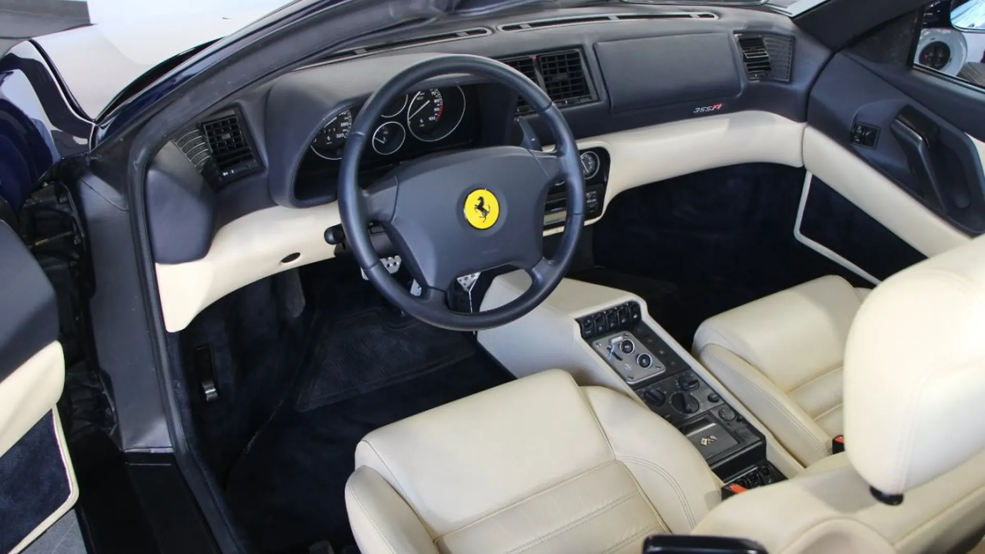 Ferrari F355 — photo 14