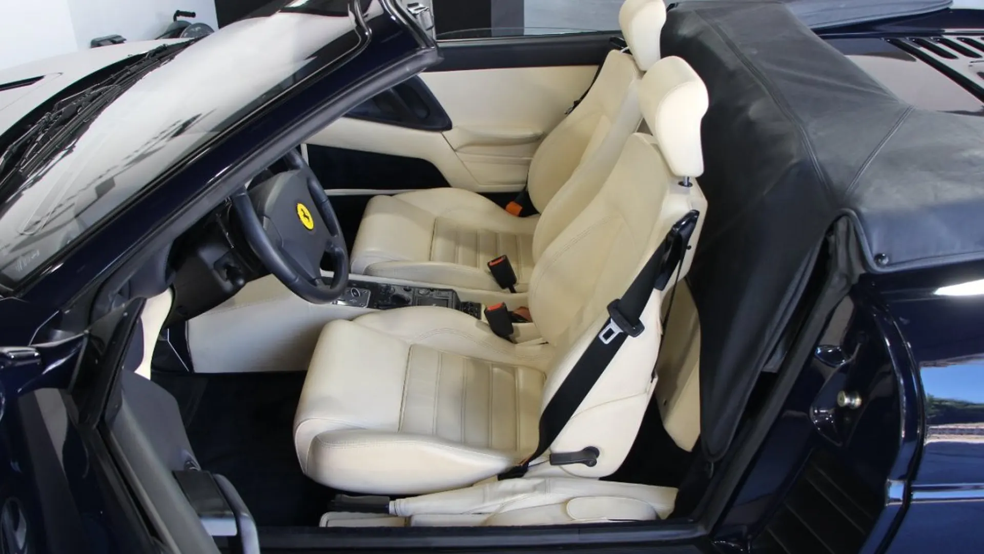 Ferrari F355 — photo 15
