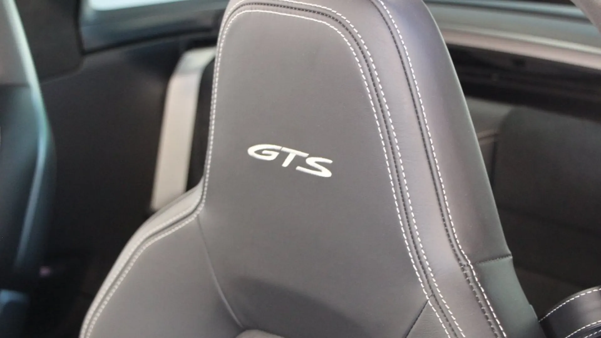 Porsche 911 — photo 12