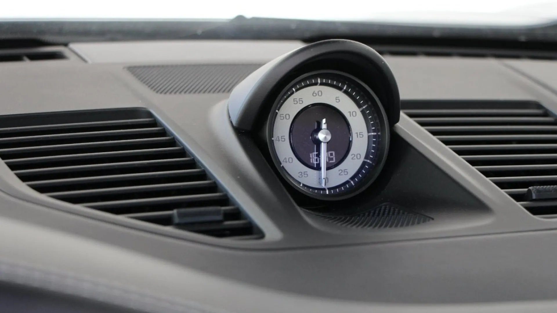Porsche 911 — photo 19
