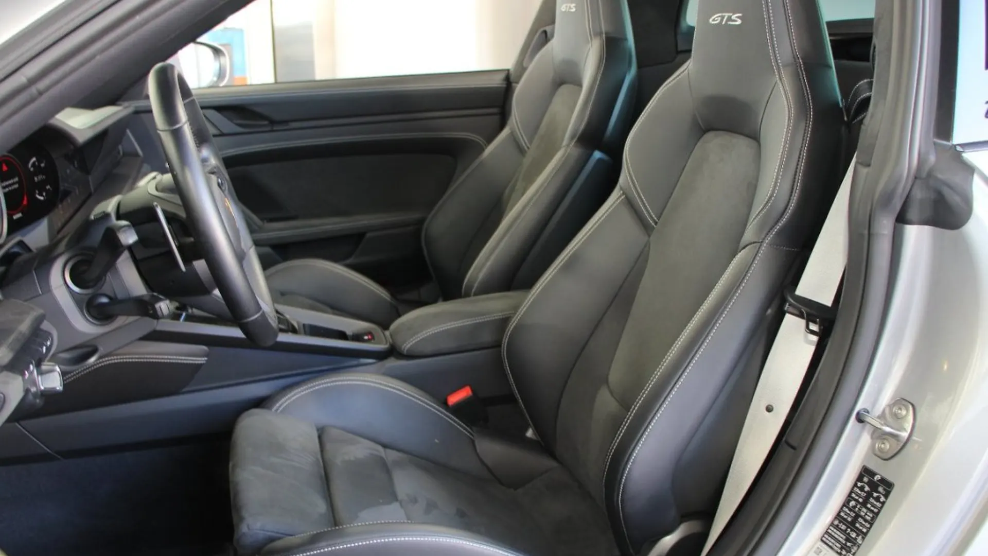 Porsche 911 — photo 9