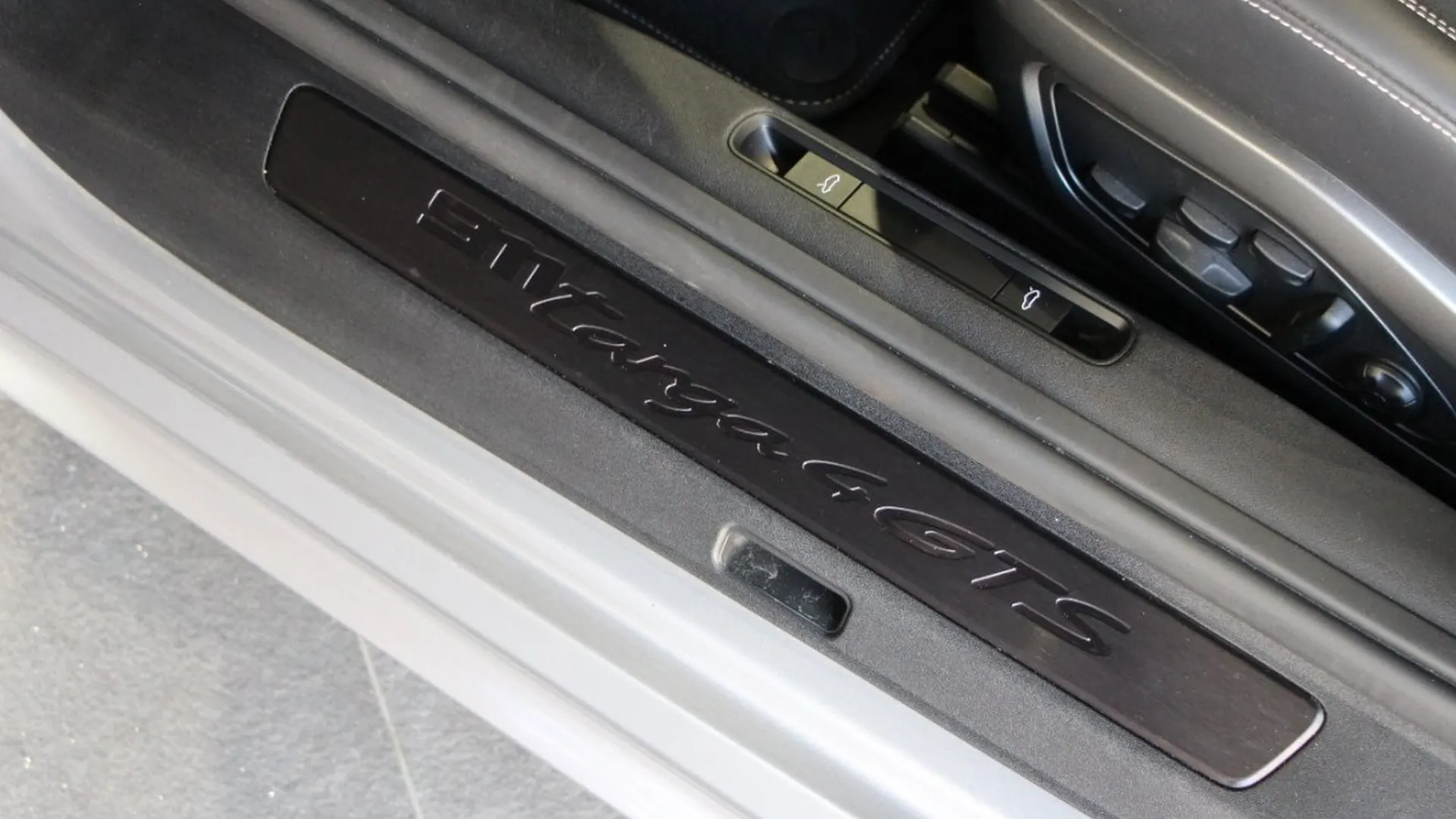 Porsche 911 — photo 15