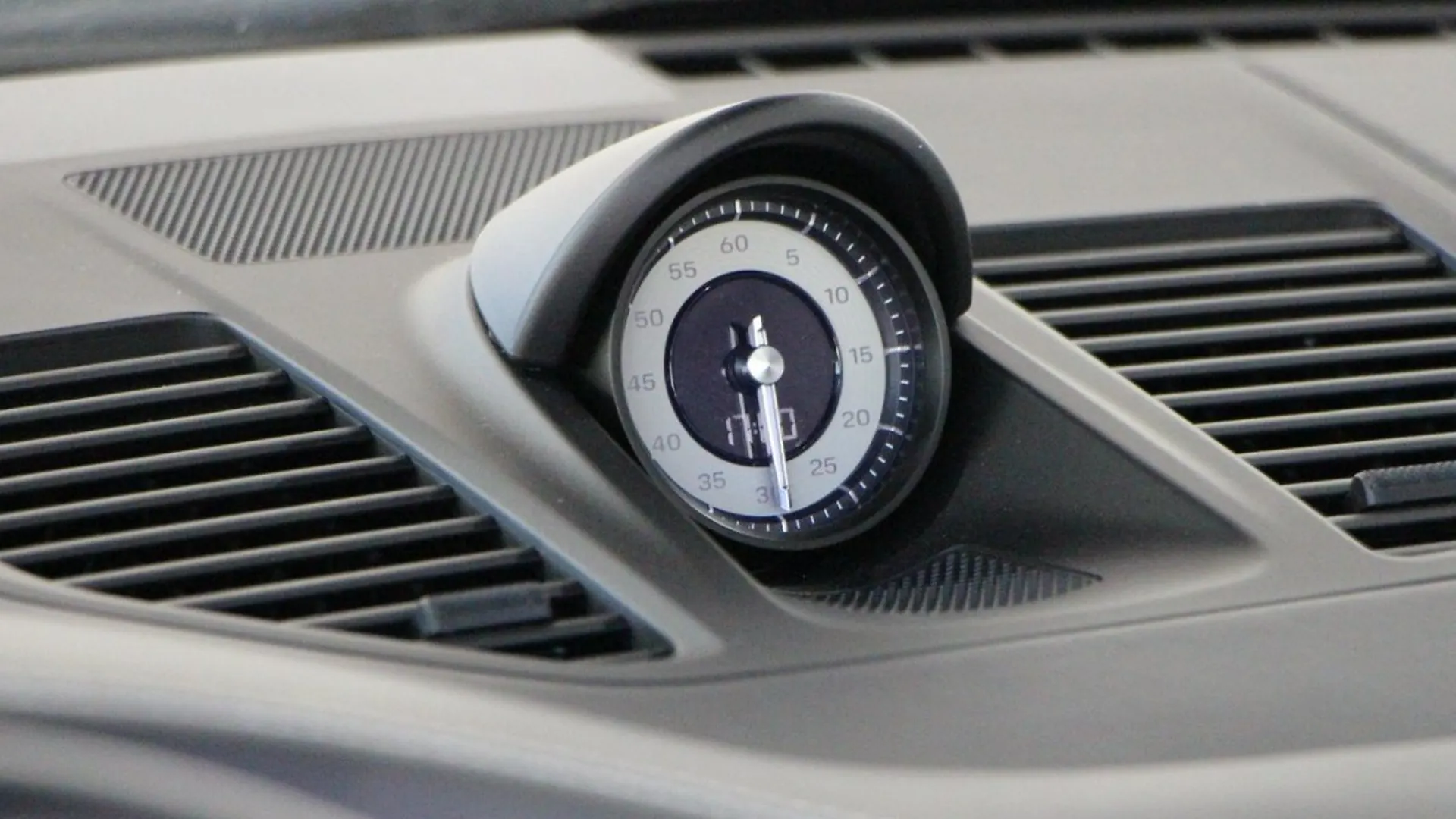 Porsche 911 — photo 37