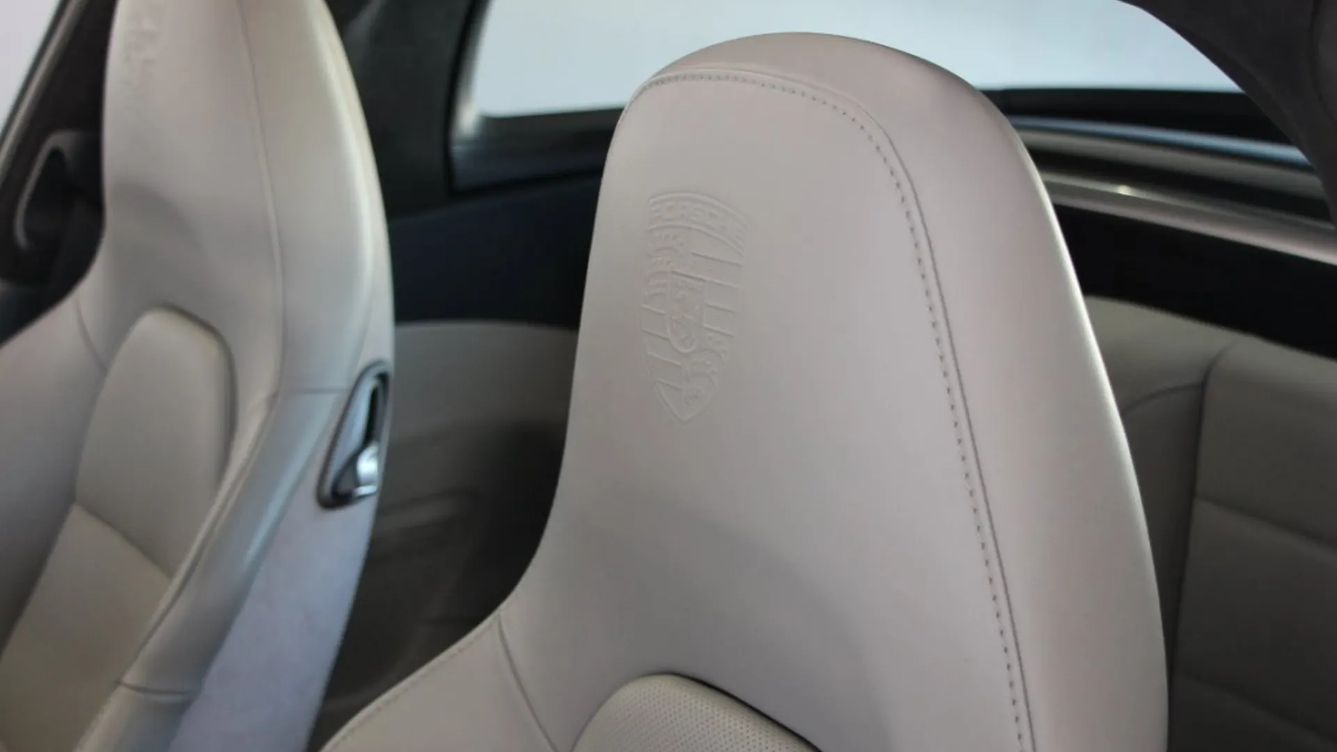 Porsche 911 — photo 11