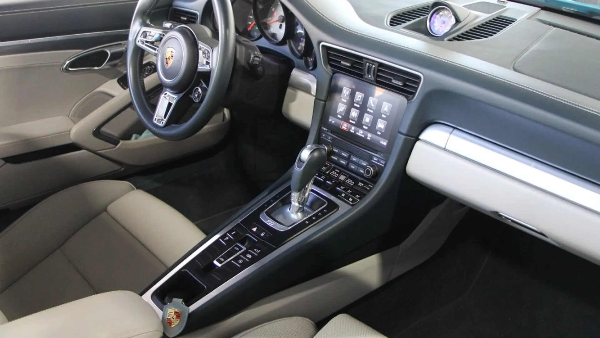 Porsche 911 — photo 25