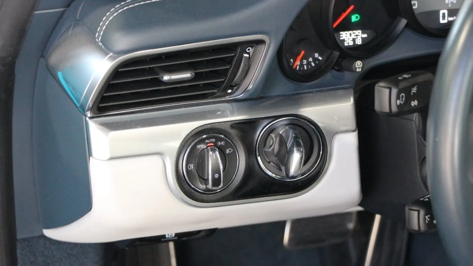Porsche 911 — photo 9