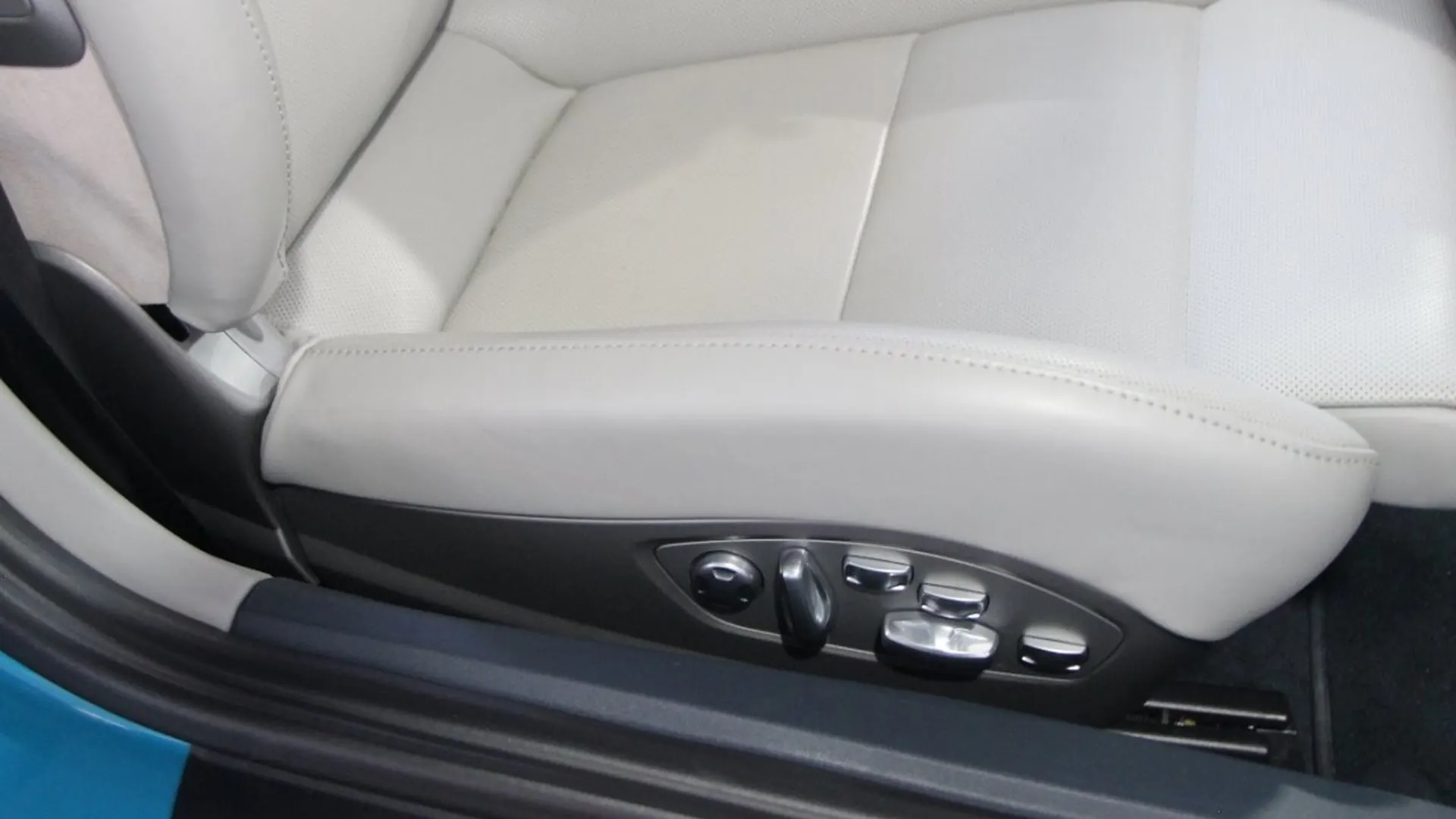 Porsche 911 — photo 26
