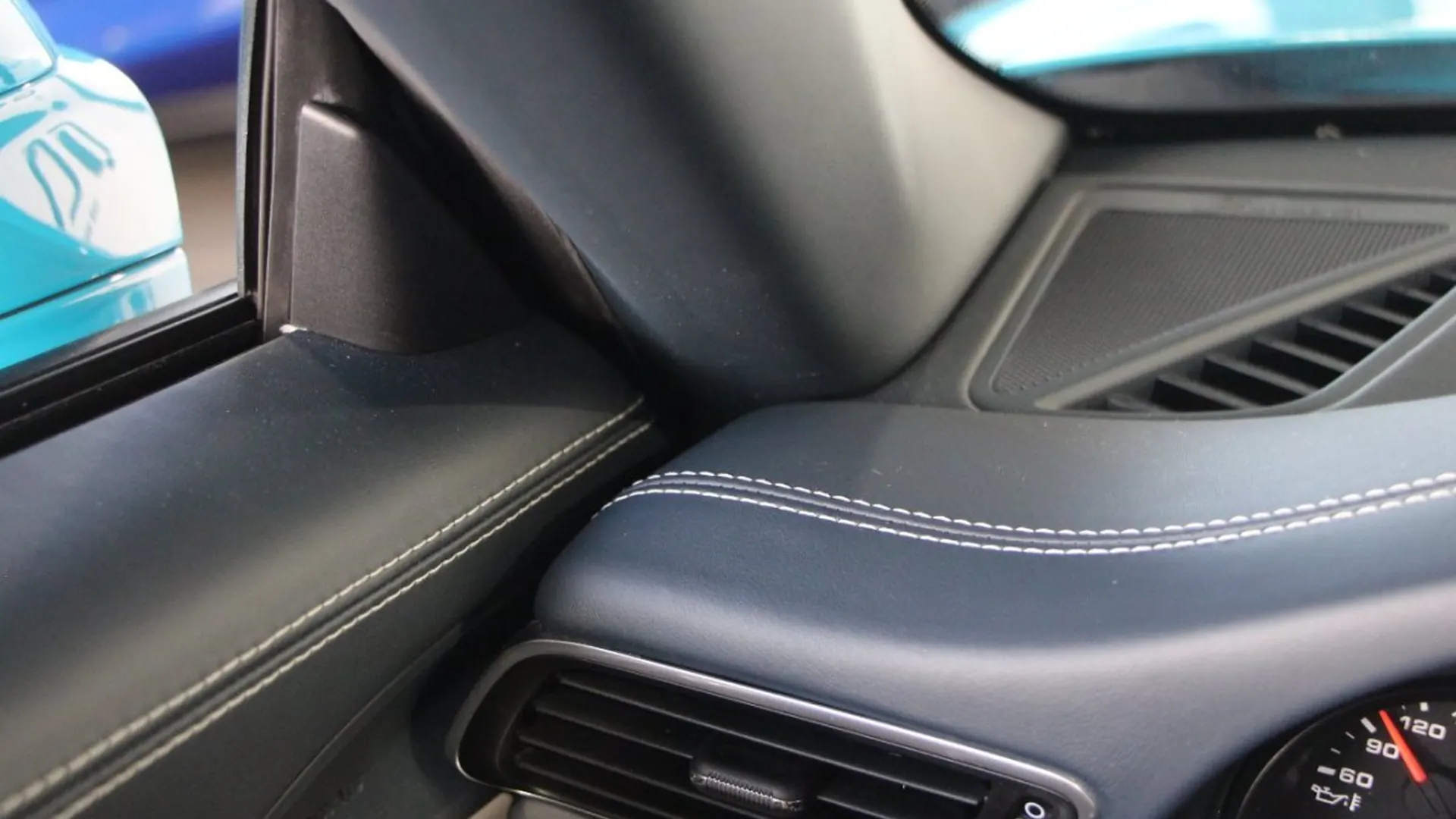 Porsche 911 — photo 19